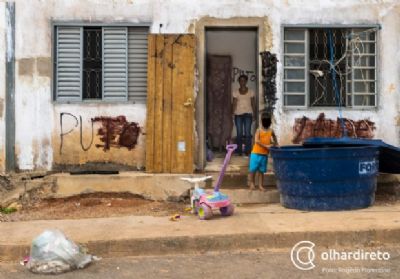 Justi�a manda cortar energia e moradores que ocupam residencial