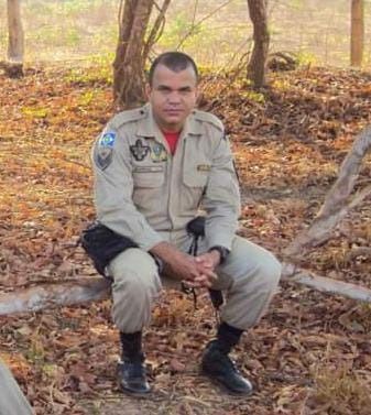 Corpo de sargento chega a Barra do Gar�as para vel�rio e sepultamento