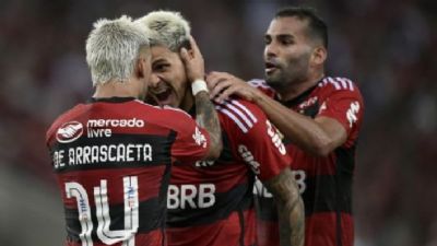 Com a lideran�a de Arrascaeta, Flamengo vence o Vasco por 3 a 2