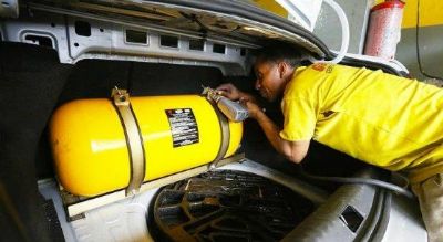 Mais vantajoso, motoristas de aplicativos instalam GNV