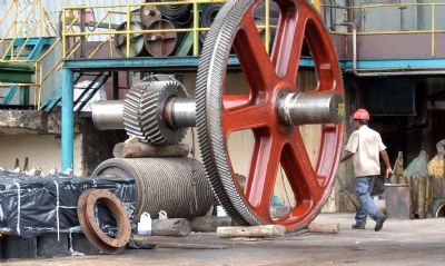 Produ��o industrial avan�a 3,2% em agosto segundo IBGE