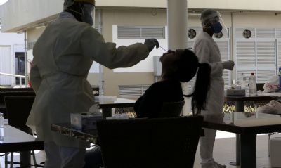 N�mero de mortes por covid-19 cai 7% em uma semana