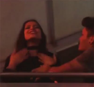 Em �rea vip, ex-bbb Emilly Ara�jo grita 'pobre' e 'eu sou rica' para plateia