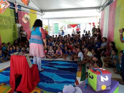 Escolas municipais recebem espet�culo sobre mitos e lendas do Rio Cuiab� por meio da conta��o de hist�rias