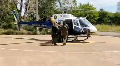 Agentes festejam resgate em rio; v�deo