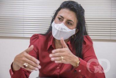 Mesmo amea�ada por empres�rios, prefeita mant�m com�rcio fechado em cidade de MT