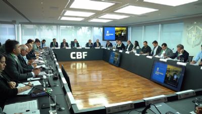 Em reuni�o paralela a federa��es estaduais, clubes discutem volta aos treinos