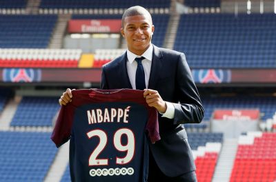De volta �s ra�zes, Mbapp� � apresentado no PSG: 