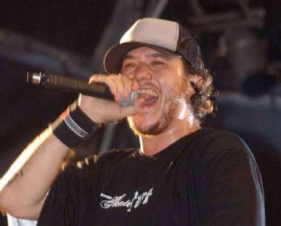 Chor�o � homenageado em regrava��o de hit