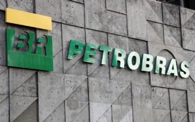 Petrobras anuncia reajuste nos pre�os da gasolina e do g�s de cozinha