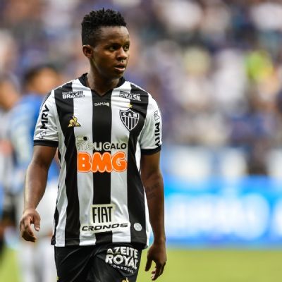 Corinthians fecha com Cazares e aguarda acerto com o Atl�tico-MG para contratar o jogador