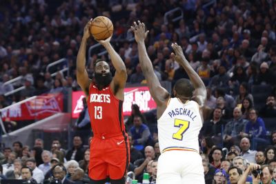 Letais nas bolas de tr�s, Rockets n�o perdoam e amassam Warriors em San Francisco