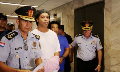 MP investiga se Ronaldinho Ga�cho cometeu outros crimes no Paraguai