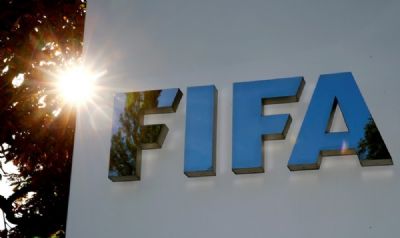 Fifa prop�e cinco substitui��es por equipe para lidar com maratona na retomada do futebol