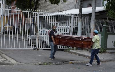 Equador retira 150 corpos de casas em meio; funer�rias enfrentam caos por conta da Covid-19