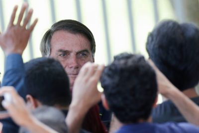 Bolsonaro se aproxima do 'Centr�o' e tenta antecipar disputa na C�mara para esvaziar Maia