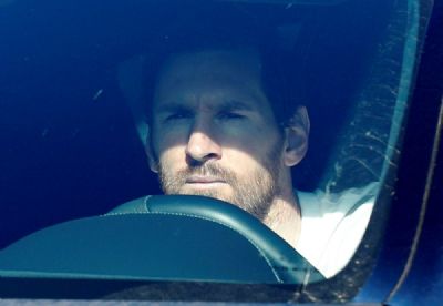 Messi, Su�rez e restante do elenco do Barcelona fazem testes de Covid-19 antes de retomar treinos