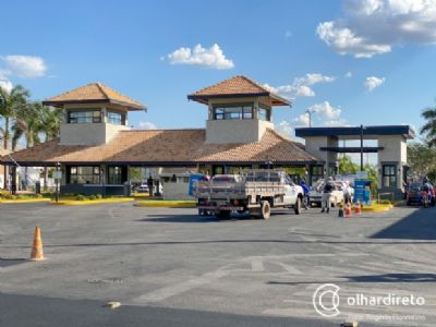 Homem � encontrado morto em carro no Alphaville em Cuiab�