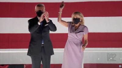 Joe Biden aceita oficialmente a nomea��o como candidato a presidente dos EUA