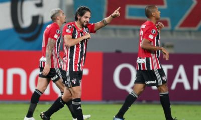 Libertadores: S�o Paulo vence f�cil e Flamengo vira na Argentina