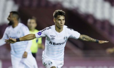 Gr�mio vence Lan�s por 2 a 1 e lidera Grupo H da Sul-Americana