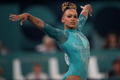 Rebeca Andrade bate Simone Biles e conquista ouro no solo em Paris