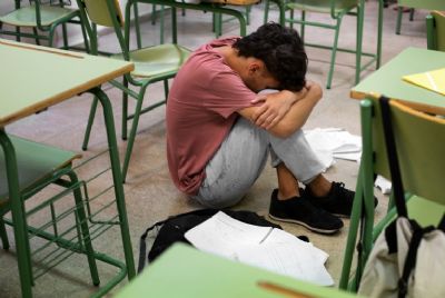 Ansiedade de jovens supera a de adultos no Brasil