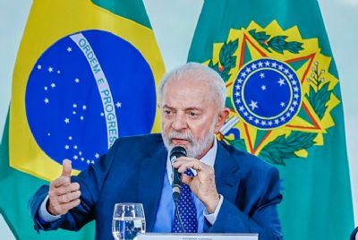 �Todo mundo teve tempo de repensar a vida�, diz Lula sobre pane em avi�o