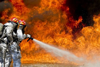 Avi�o sai da pista e explode em aeroporto; 179 pessoas morreram