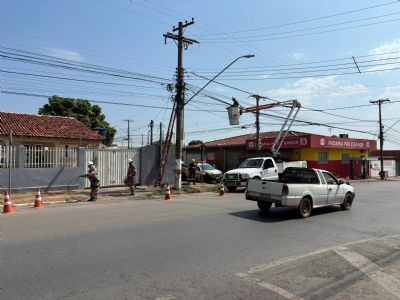 Opera��o remove 400 metros de fia��o irregular ap�s den�ncia de incidente com ve�culo pesado
