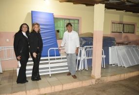 Primeira-dama se junta aos volunt�rios em prol de ajuda � Casa da M�e Joana