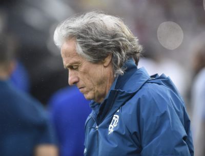 Flamengo aguarda contraprova de Jorge Jesus e prepara cuidados; infectologista explica caso