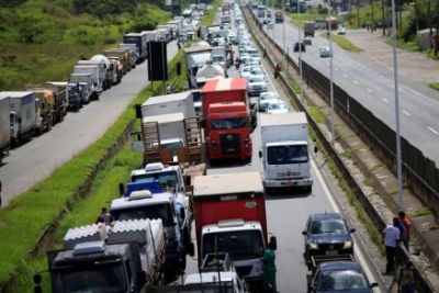 Governo diz que vai revogar nova tabela de fretes