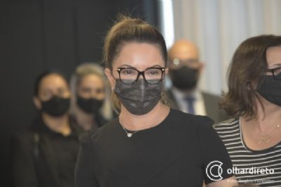 Secret�rio diz que primeira-dama tem �razo�vel comprometimento do pulm�o�, mas est� bem assistida