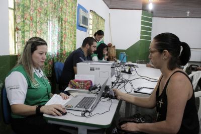 Prefeitura de Cuiab� est� no CRAS do Tijucal levando oportunidades de emprego e formaliza��o ao cidad�o
