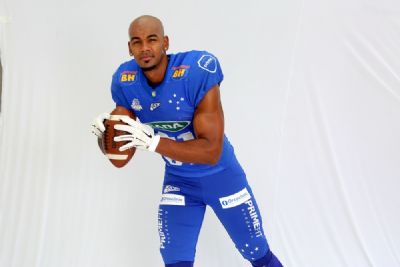 Jogador de futebol americano do Cruzeiro far� testes em peneira da NFL