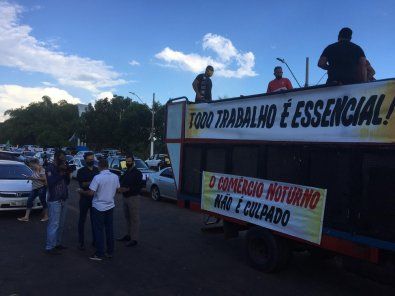 Empres�rios protestam em cidade de MT