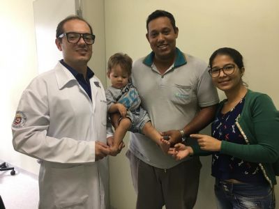 Tratamento realizado no SUS corrige problema cong�nito e possibilita que crian�a ande normalmente