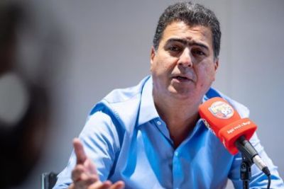 Prefeitura autoriza ar-condicionado em esta��es de �nibus