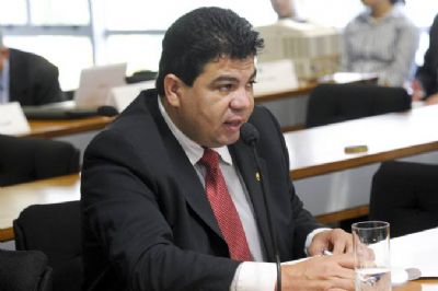 Senador Cidinho faz emenda que beneficia empresa da qual � s�cio