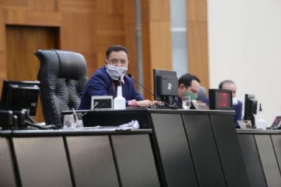 Deputados derrubam veto do Governo de aux�lio de R$ 1,1 mil para professores interinos