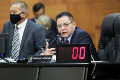 AL estuda suspender as sess�es por 15 dias em novembro