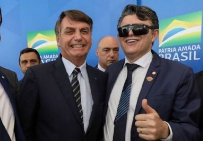 Bolsonaro diz a apoiadores que Medeiros � seu candidato ao Senado em 2022