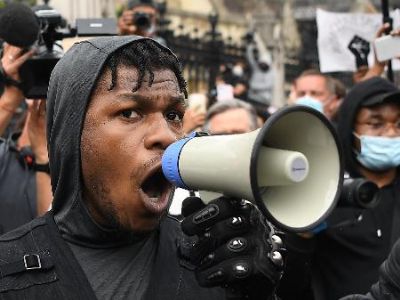 Lucasfilm e Mark Hamill apoiam John Boyega ap�s fala em protesto