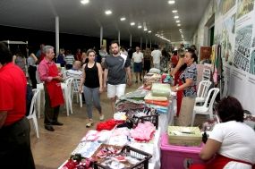 Vila Cuiabana recebe exposi��o de artesanato nos finais de semana