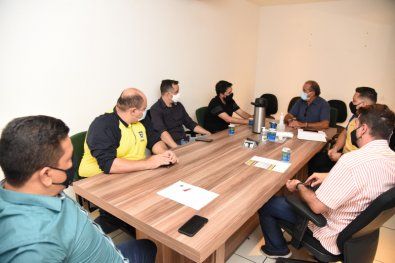 Cuiab� multar� carros estacionados em vagas priorit�rias