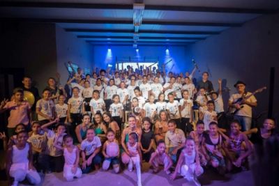 Instituto Flauta M�gica completa 20 anos transformando a vida de crian�as e adolescentes