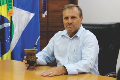 Pressionado, prefeito diz que vai abrir com�rcio mas n�o responder� sozinho 