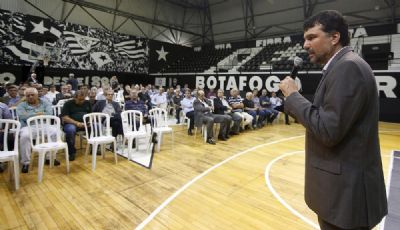Botafogo aposta em novo projeto para evitar recupera��o judicial e concretizar S/A