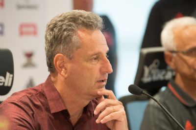 Presidente do Flamengo vende petroleira para se dedicar s� ao clube
